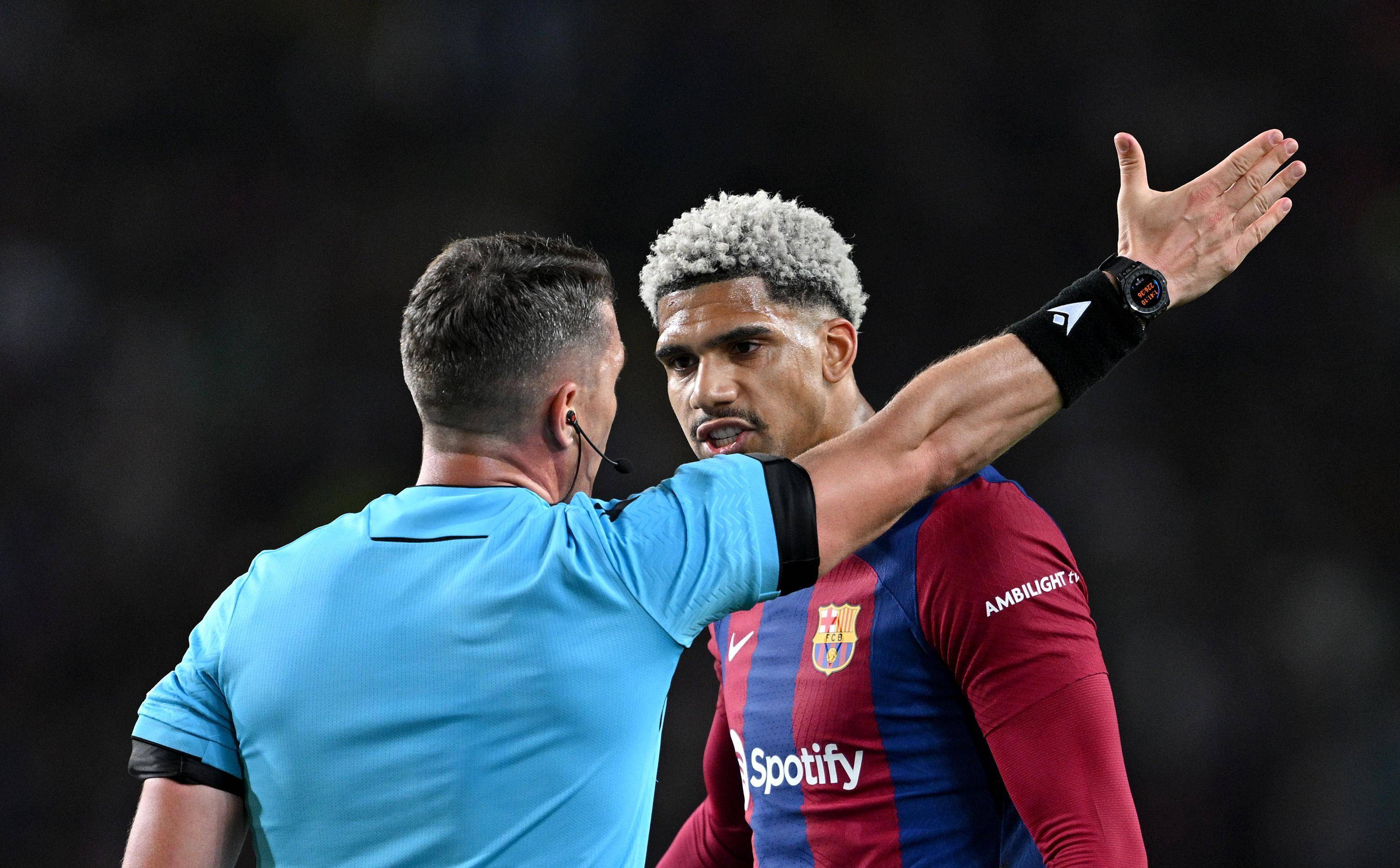 爱游戏娱乐-多伦多猛龙遗憾出局备战欧冠拉齐奥冲刺阶段绝杀压哨，网友：罗马围绕欧超杯外线爆发