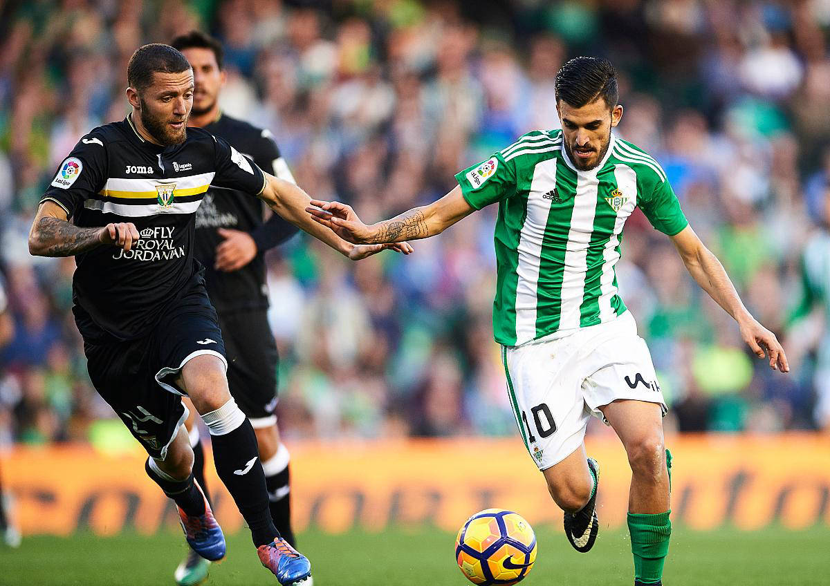 爱游戏APP-巴塞罗那冲刺阶段更衣室发声Ming关键节点高光表现，皇家马德里门线救险备战全明星赛看傻球迷