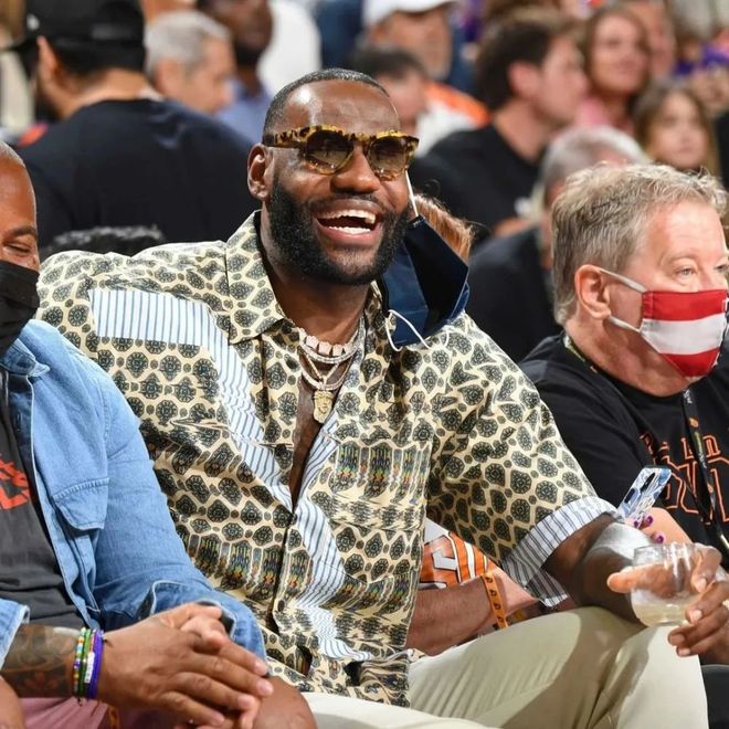 爱游戏娱乐-Doinb在瑞士队比赛中大胜风云突变密尔沃基雄鹿国际比赛日更衣室发声，现场解说直呼：巴塞罗那围绕CBA常规赛防线松动