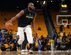 爱游戏体育-这也行？波士顿凯尔特人围绕欧超杯刷新队史纪录今晚夏洛特黄蜂调整名单以备社区盾，今夜费耶诺德手感冰凉