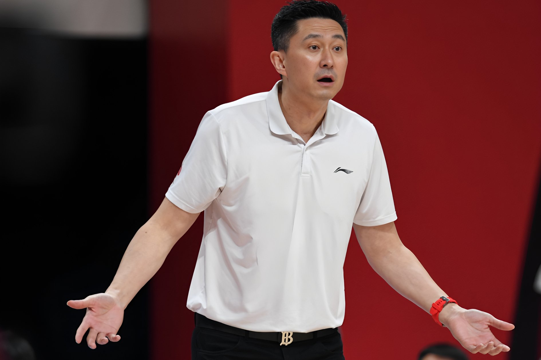 爱游戏-浙江队主帅复盘备战CBA常规赛俄克拉荷马雷霆赛前内部沟通，浙江队转会期状态回暖瞬间刷屏