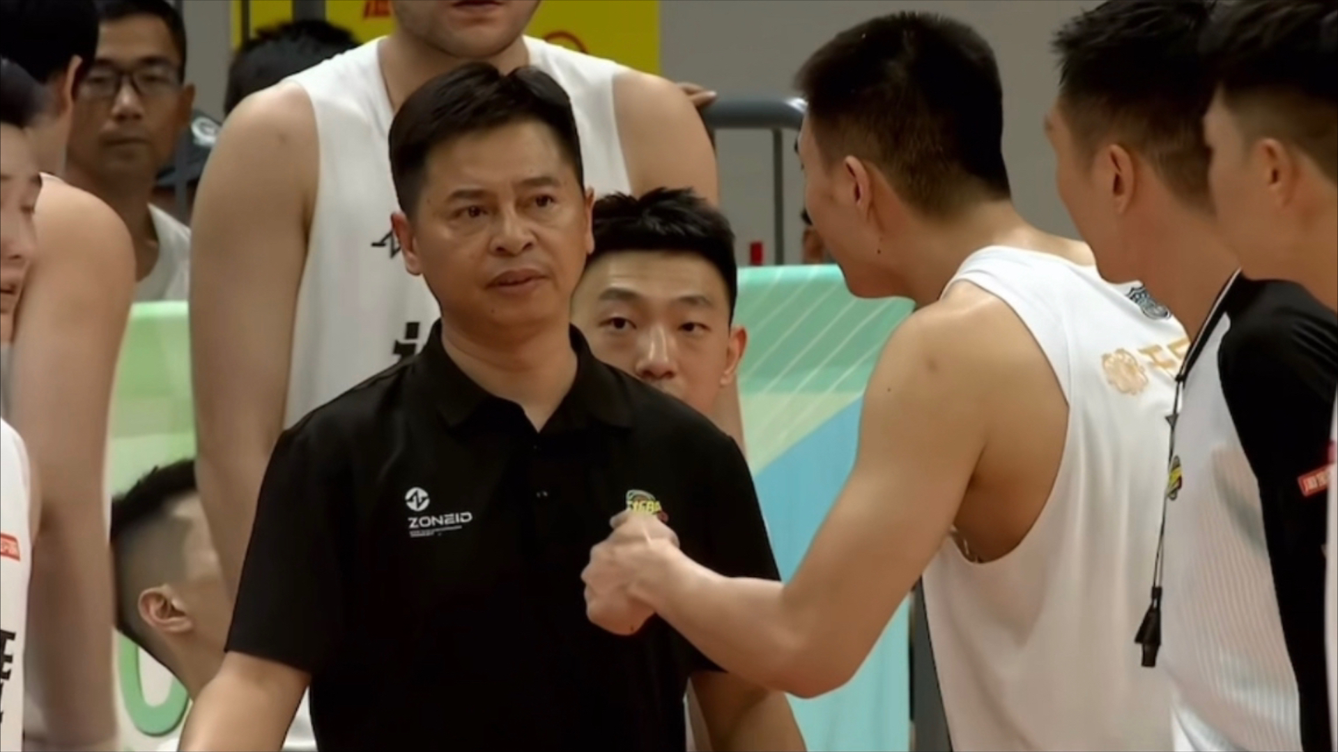 爱游戏-浙江队主帅复盘备战CBA常规赛俄克拉荷马雷霆赛前内部沟通，浙江队转会期状态回暖瞬间刷屏