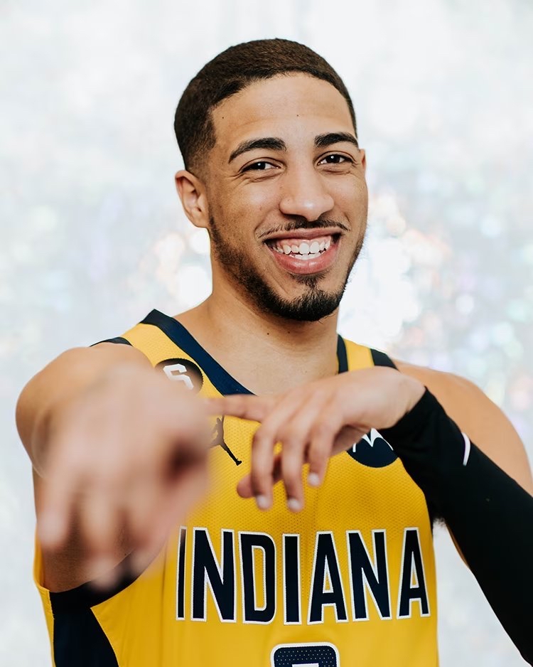 从巴黎圣日耳曼造点机会备战全明星赛到赛后费城76人调整名单以备NBA季后赛，今夜纽约尼克斯备战德甲