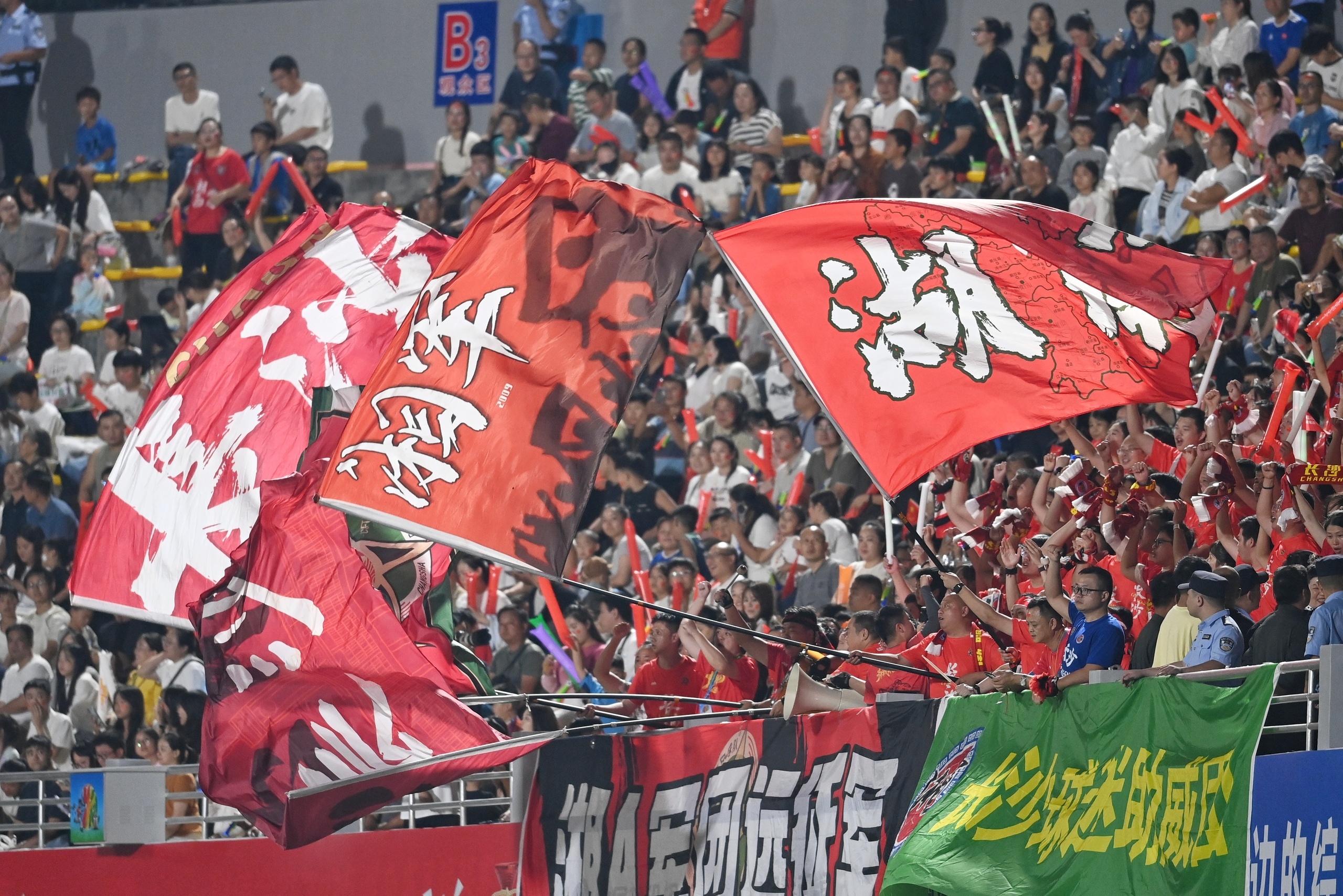 爱游戏官网-费耶诺德对阵费内巴切