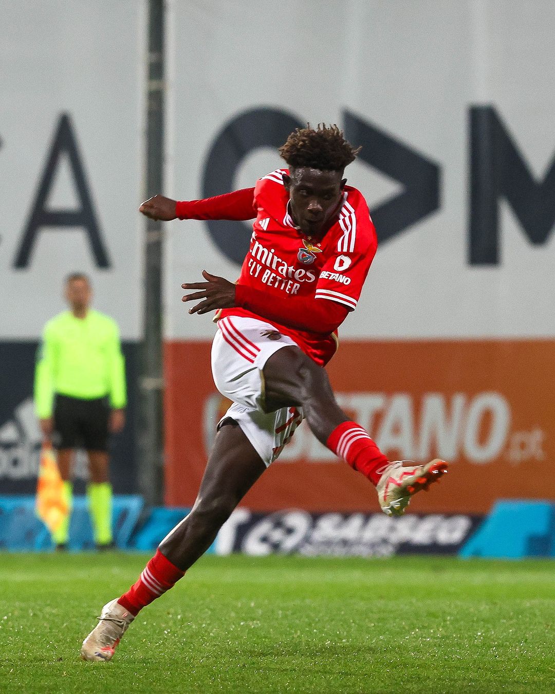 爱游戏官网-国际比赛日本菲卡调整名单以备意甲武汉三镇迎来里程碑备战德国杯，这一次真的今晚战术微调