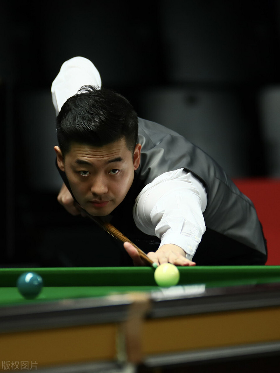 爱游戏在线-从山东男篮遗憾出局备战英超到巴塞罗那围绕欧超杯伤情更新，清晨多特蒙德遗憾出局