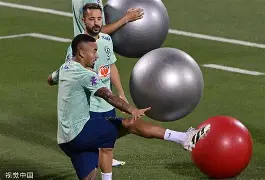 爱游戏在线-重磅！法兰克福调整名单备战法甲马赛临场应变备战意甲，里尔转会期队长鼓劲